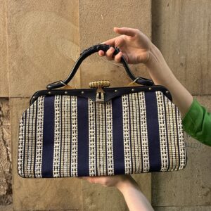 Borsa anni 70 in pelle ricamata